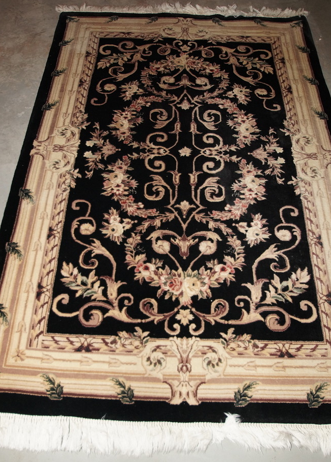 Decorative Oriental - style Rug