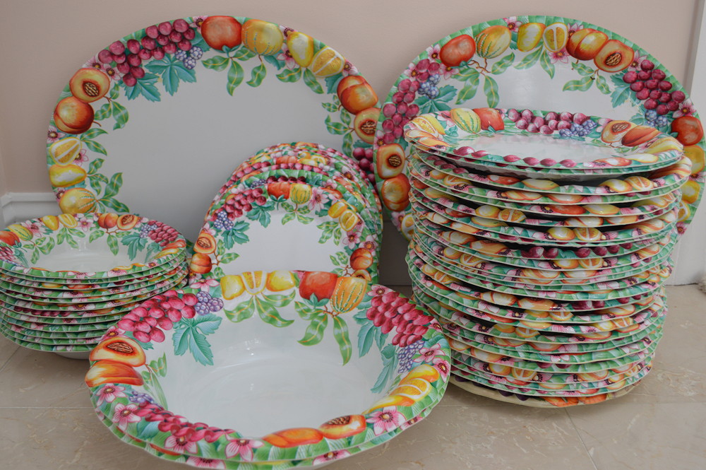 Plastic Serving Pieces