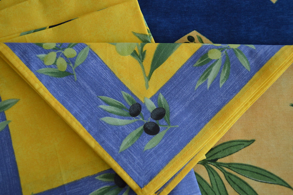 2 Sets of Tablecloths with Matching Napkins