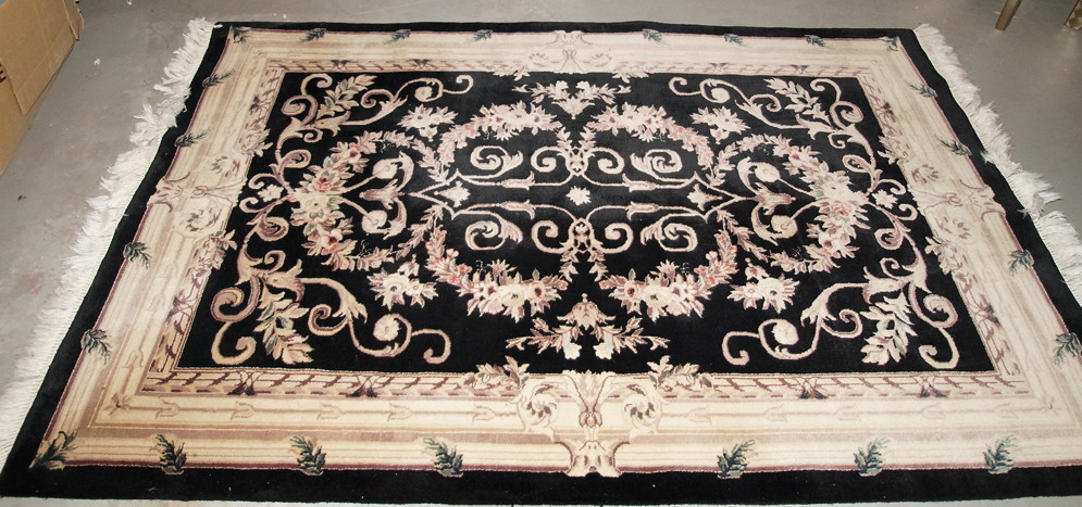 Decorative Oriental - style Rug