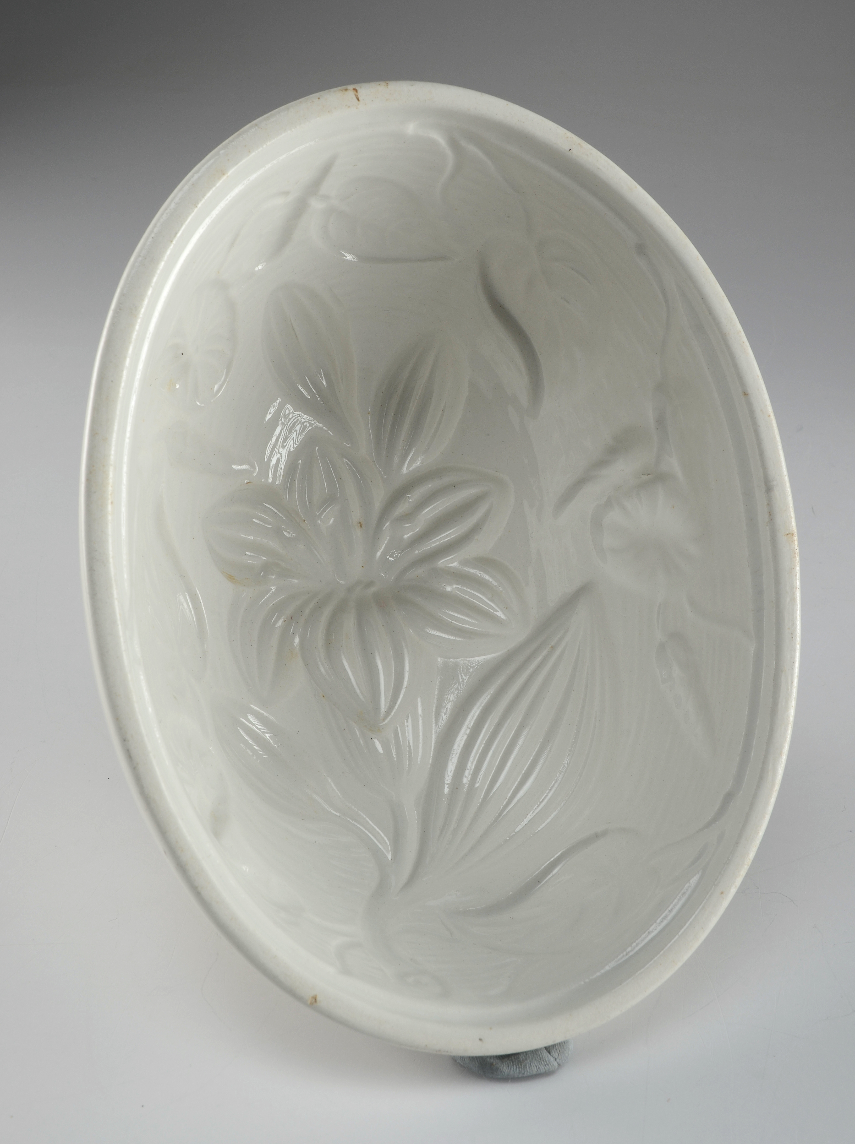 White serving bowl