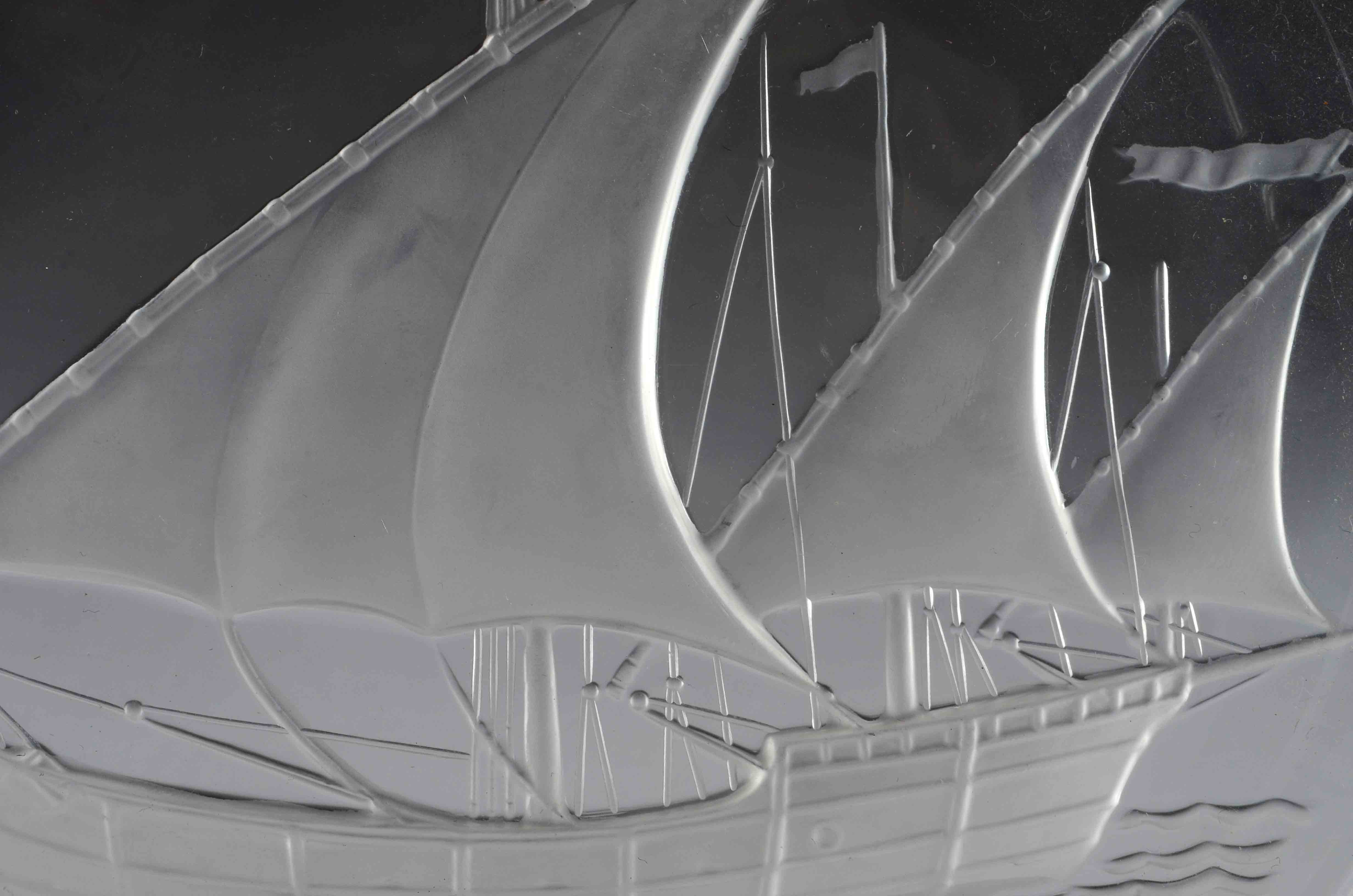 Modern Lalique crystal ash receiver