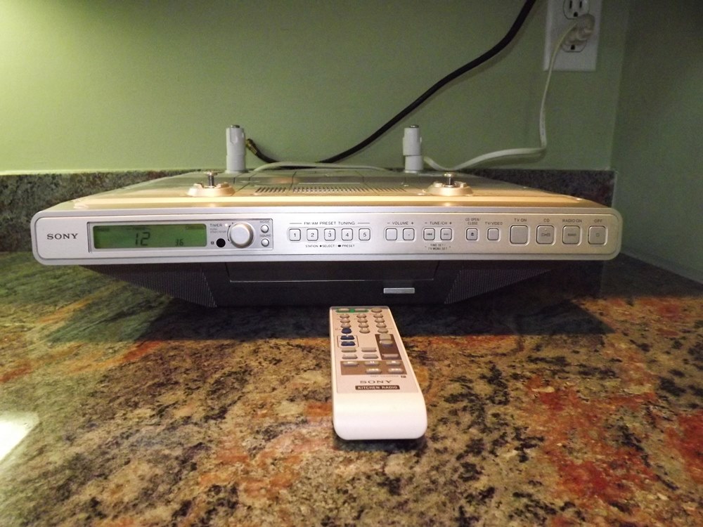 Sony Kitchen Under Cabinet  Radio/LCD TV/Clock