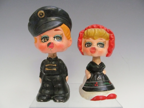 1960's Kissing Bobbleheads