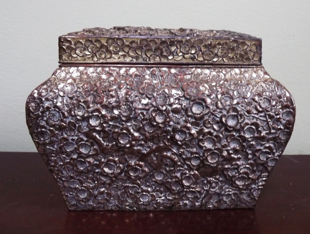 Victorian Collectibles, Kerosene Lamps and Children's Books