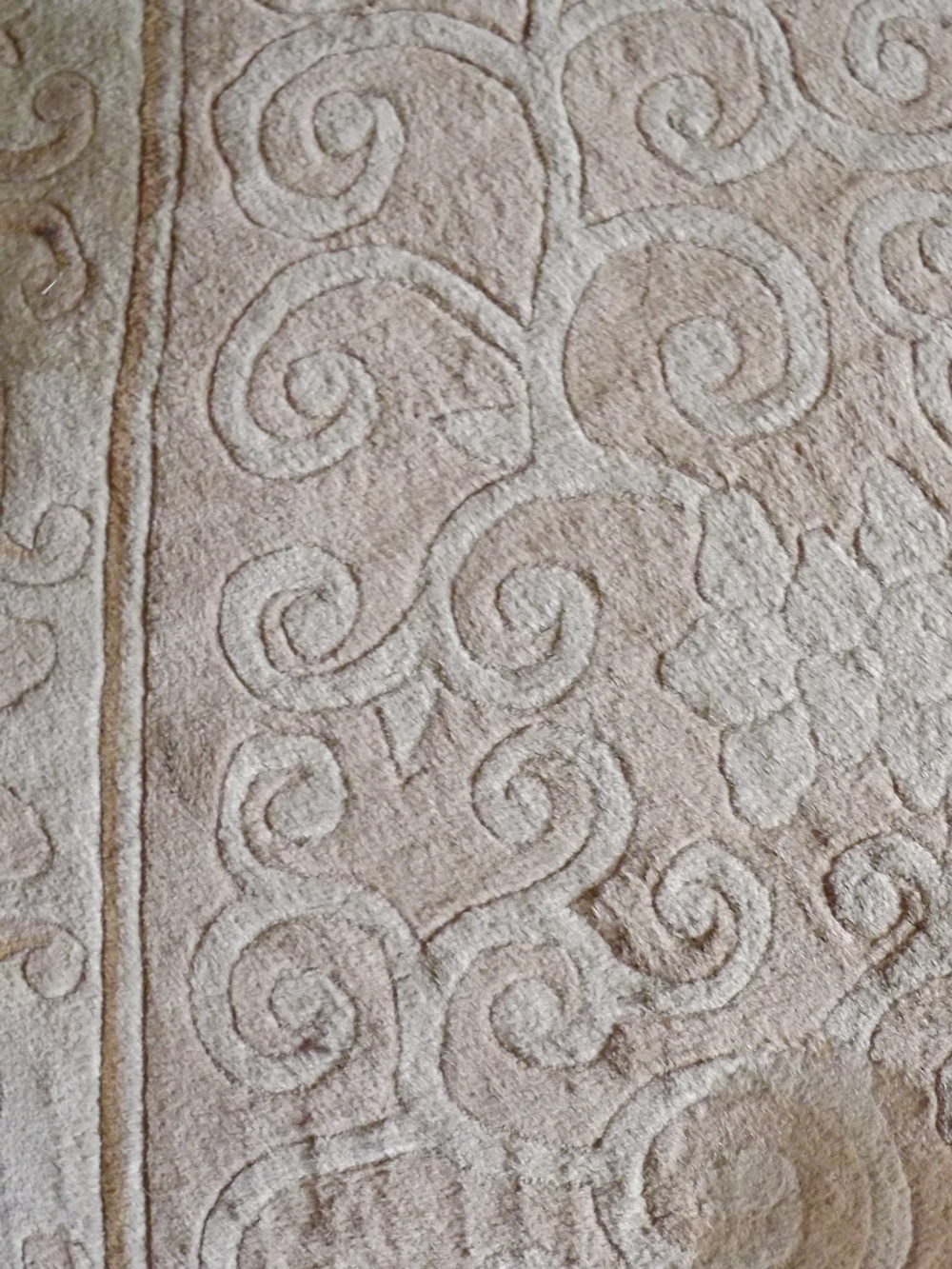 Wool Pile Hand Knotted Scroll Motif Rug