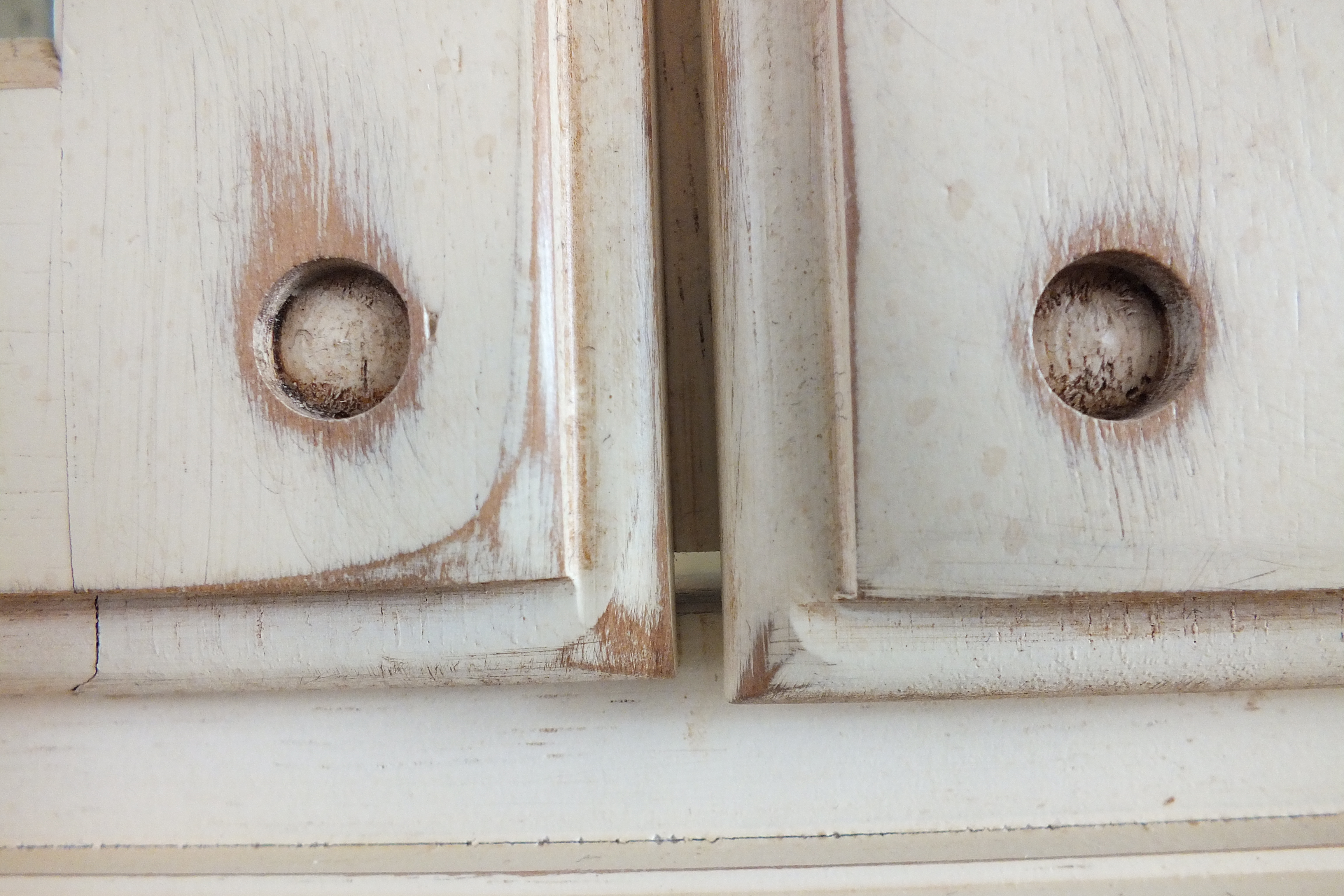 Traditional Thomasville China cabinet