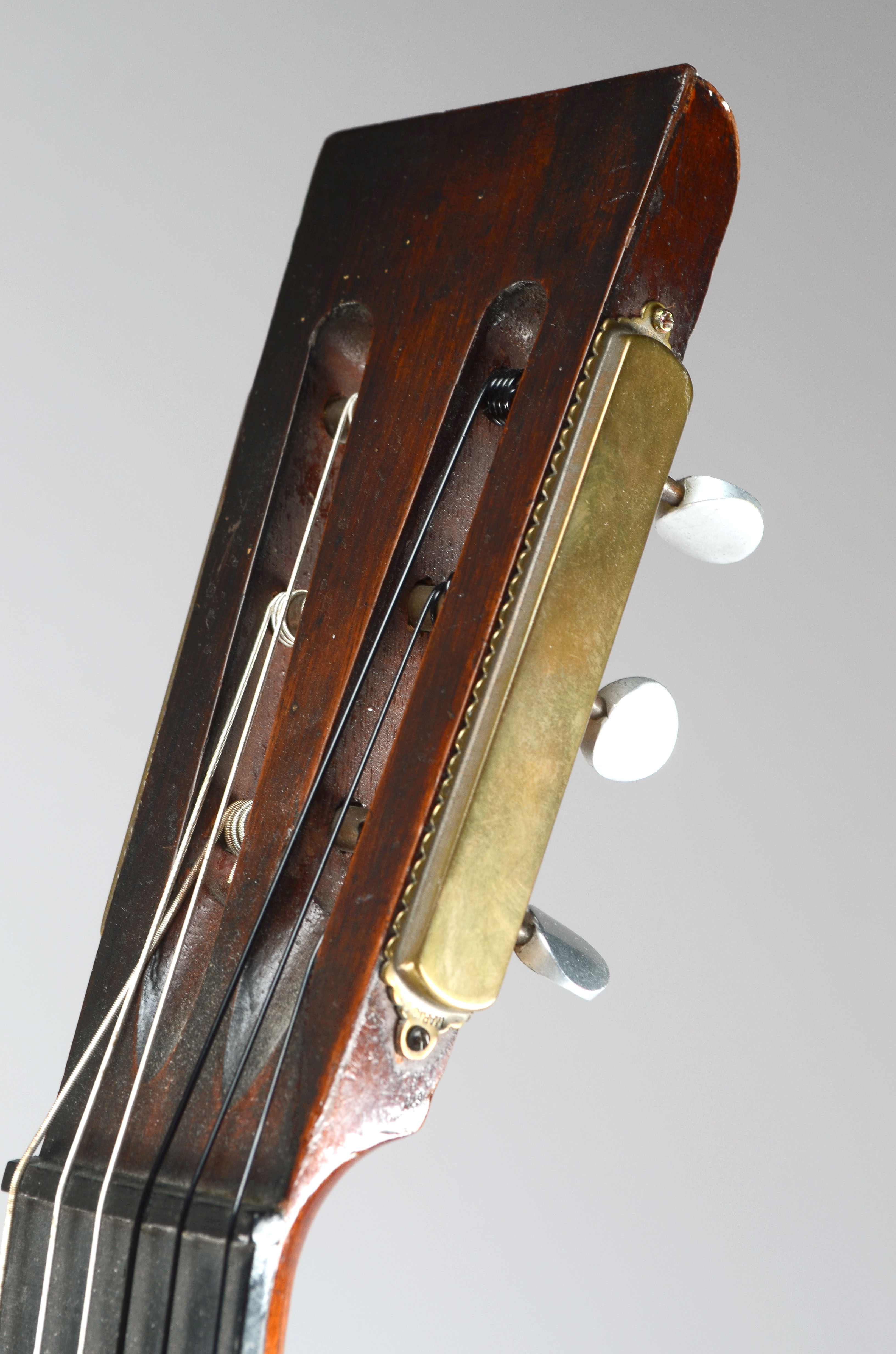 1910's Eugene Howard acoustic parlor guitar