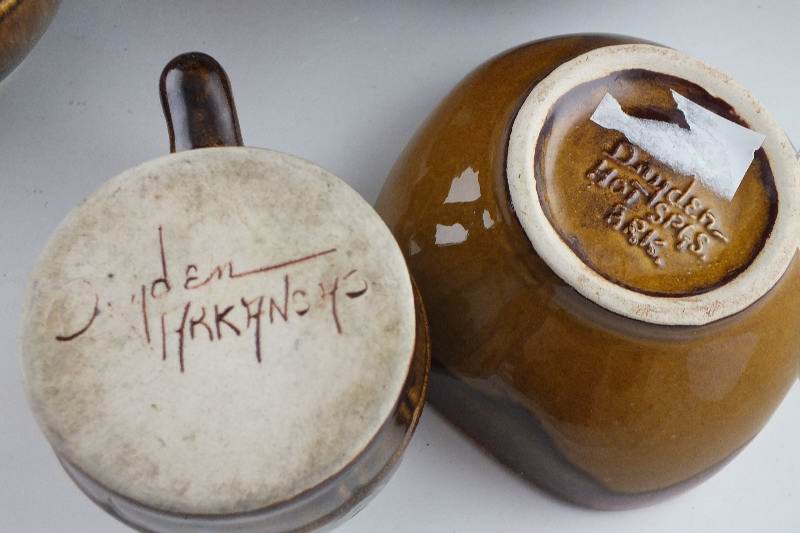 A Dryden Arkansas pottery serving bowl