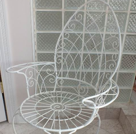 Painted metal Princess style chair