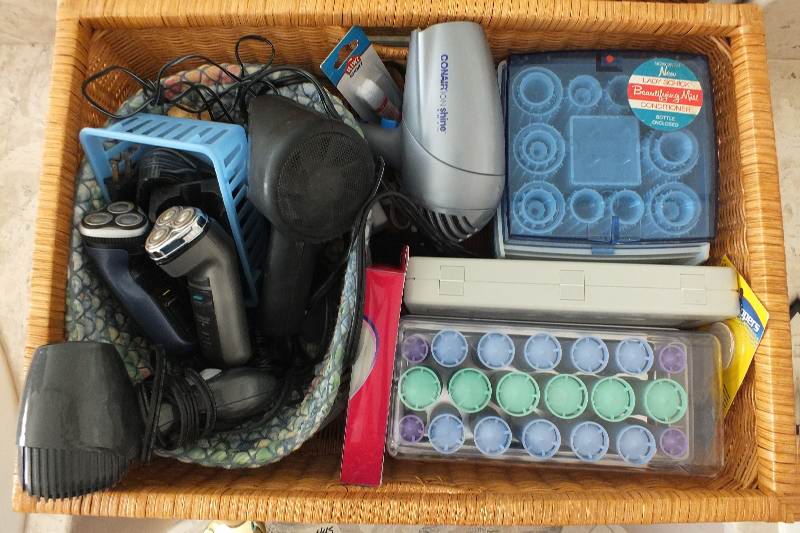 Portable magnifying mirror