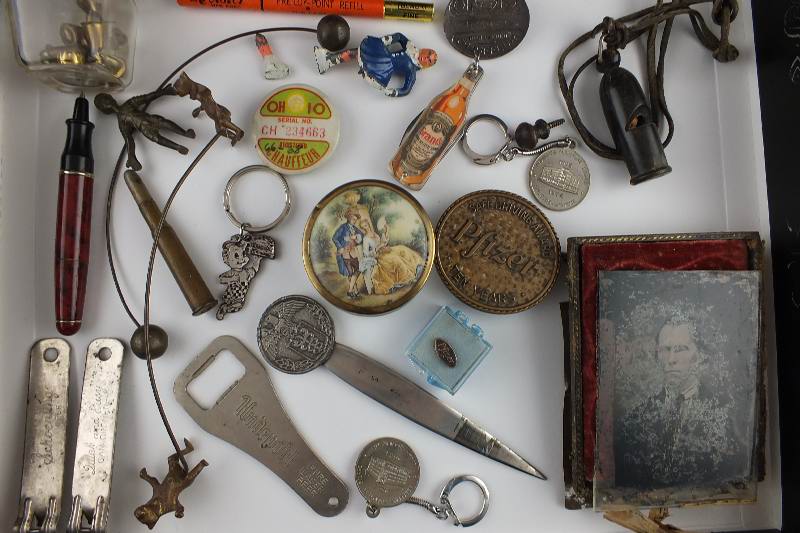 Collection of advertising trinkets 