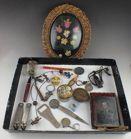 Collection of advertising trinkets 