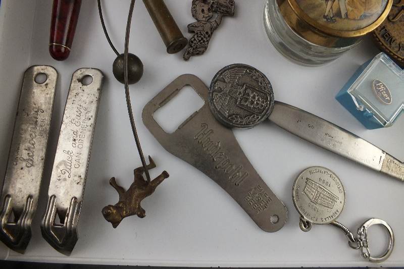 Collection of advertising trinkets 