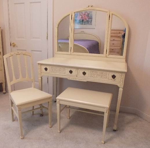 An Italianate style vanity / dressing table with two center dovetail constructed drawers detailed with carved swags and bows