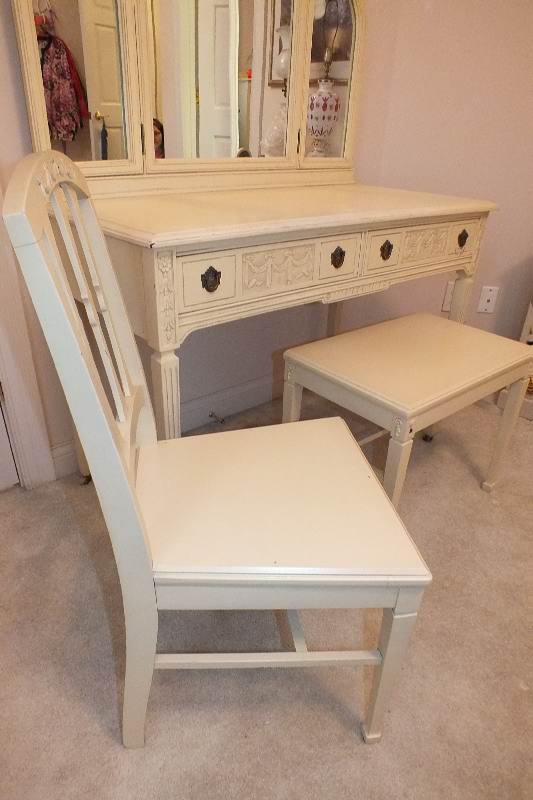 An Italianate style vanity / dressing table with two center dovetail constructed drawers detailed with carved swags and bows
