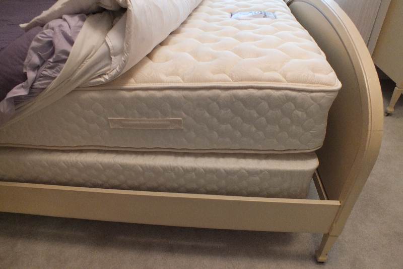 An Italianate style full size head board and foot board, both are designed with a lovely sloping arch