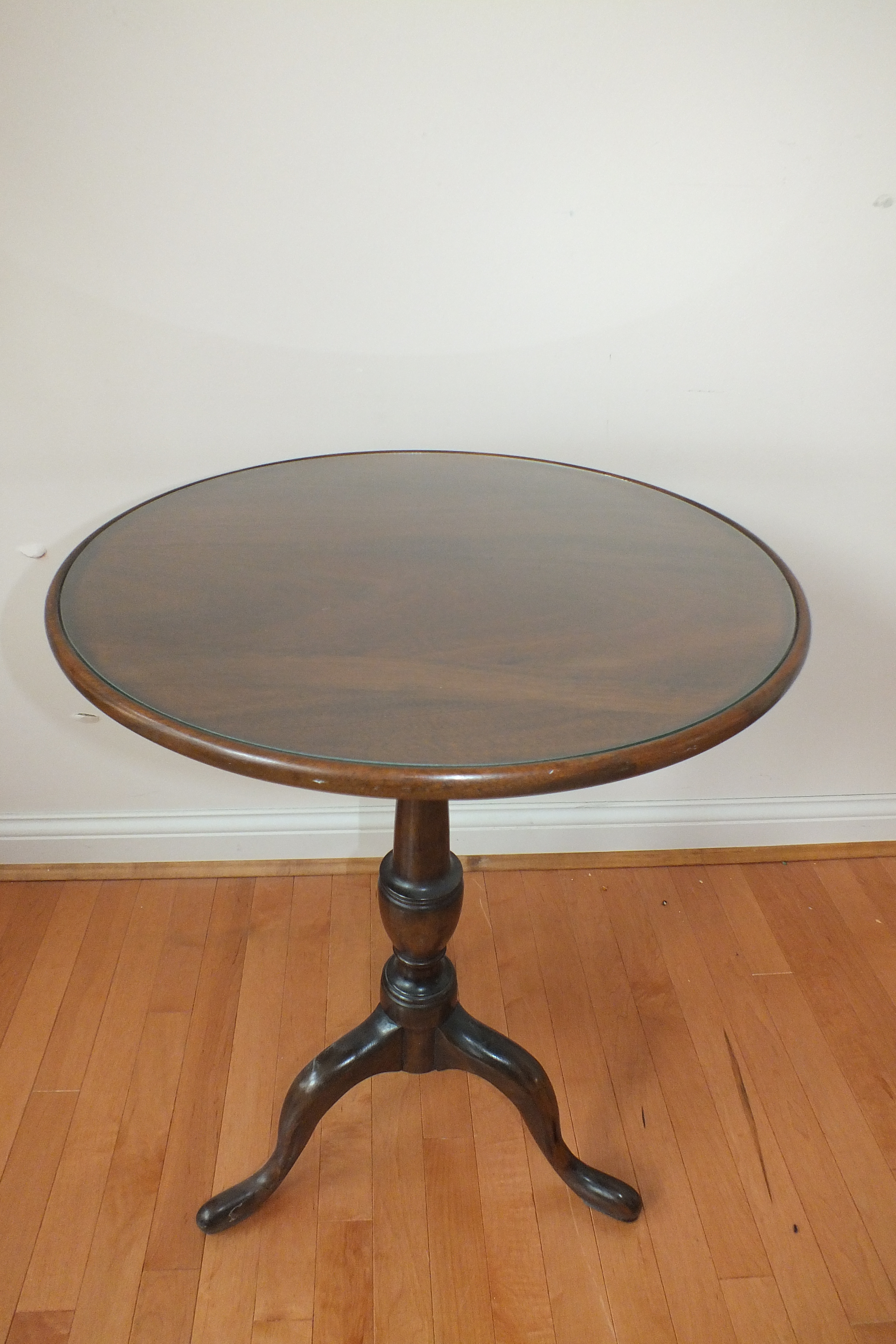 A Henkle Harris Early American walnut tripod table 