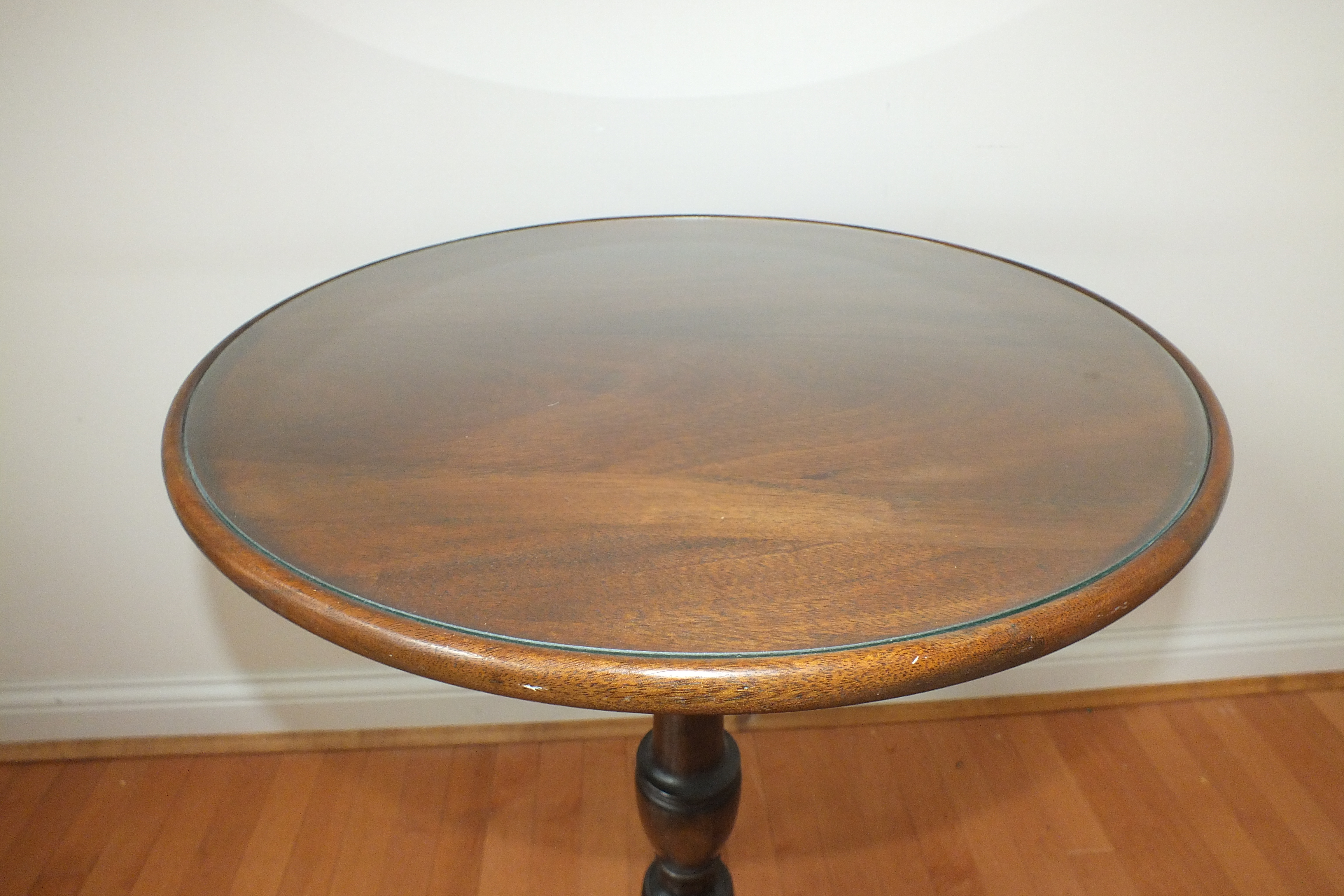 A Henkle Harris Early American walnut tripod table 