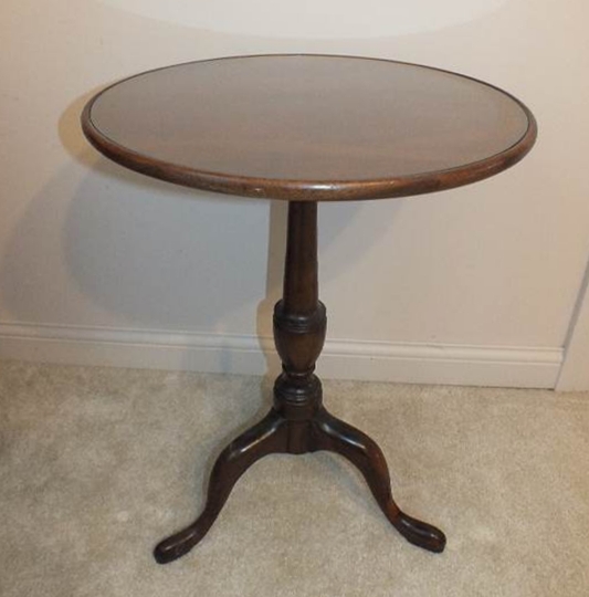 A Henkle Harris Early American walnut tripod table 
