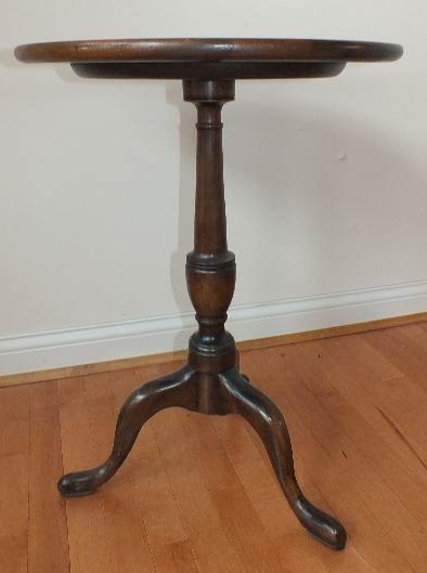 A Henkle Harris Early American walnut tripod table 