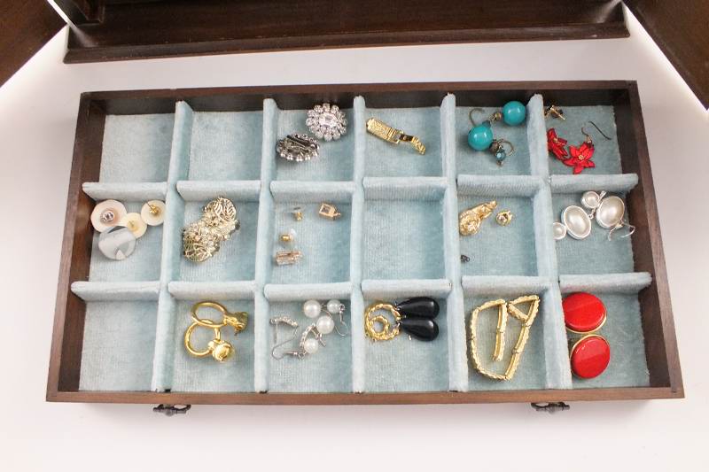 A walnut jewelry chest with two cabinet doors