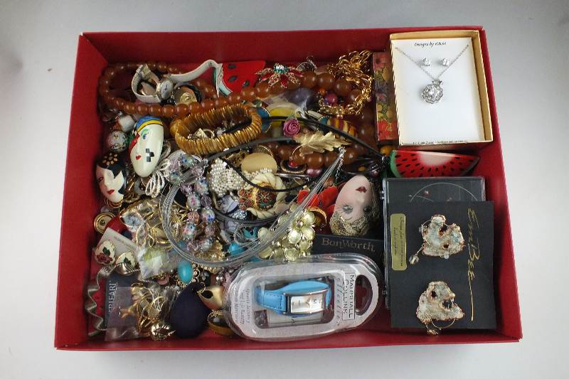 Assorted necklaces, pins, brooches, earrings, bracelets, and more