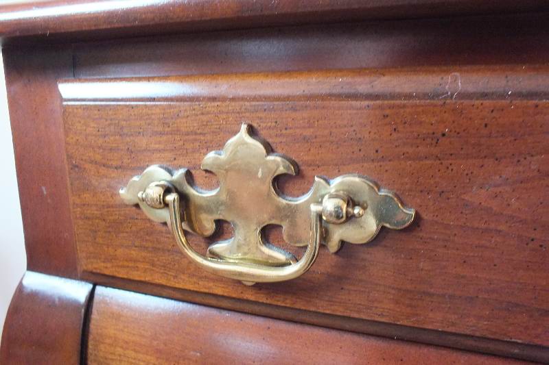 An American Queen Anne style cherry veneer sofa table from Verbargs made by Superior