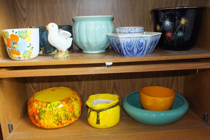 Pottery contents found on 5 Shelves