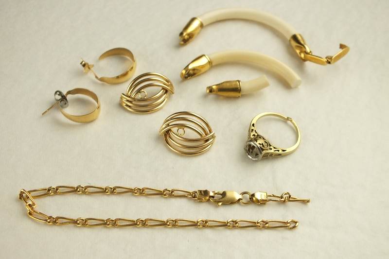 Fine Gold Jewelry Pieces