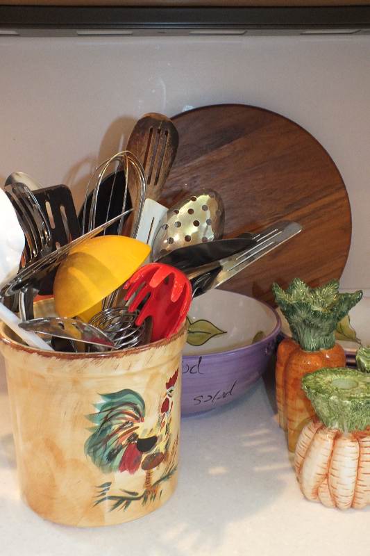 Assorted Kitchenalia Grouping