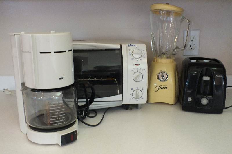 Collection of Kitchen Appliances