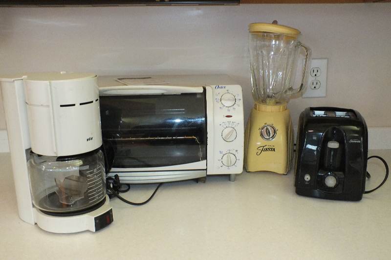 Collection of Kitchen Appliances