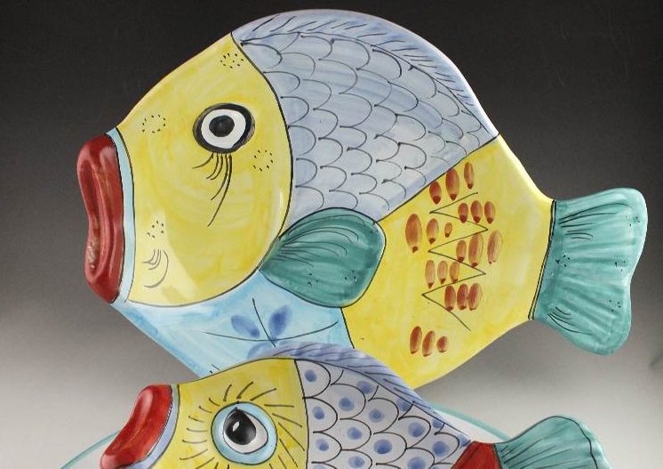 Italian Handpainted Footed Fish Platter with Five Small Fish Dishes