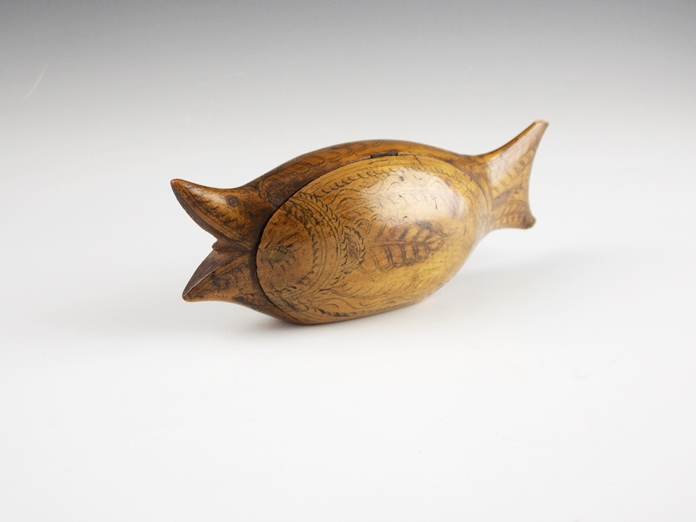 Antique snuff box in the shape of a fish