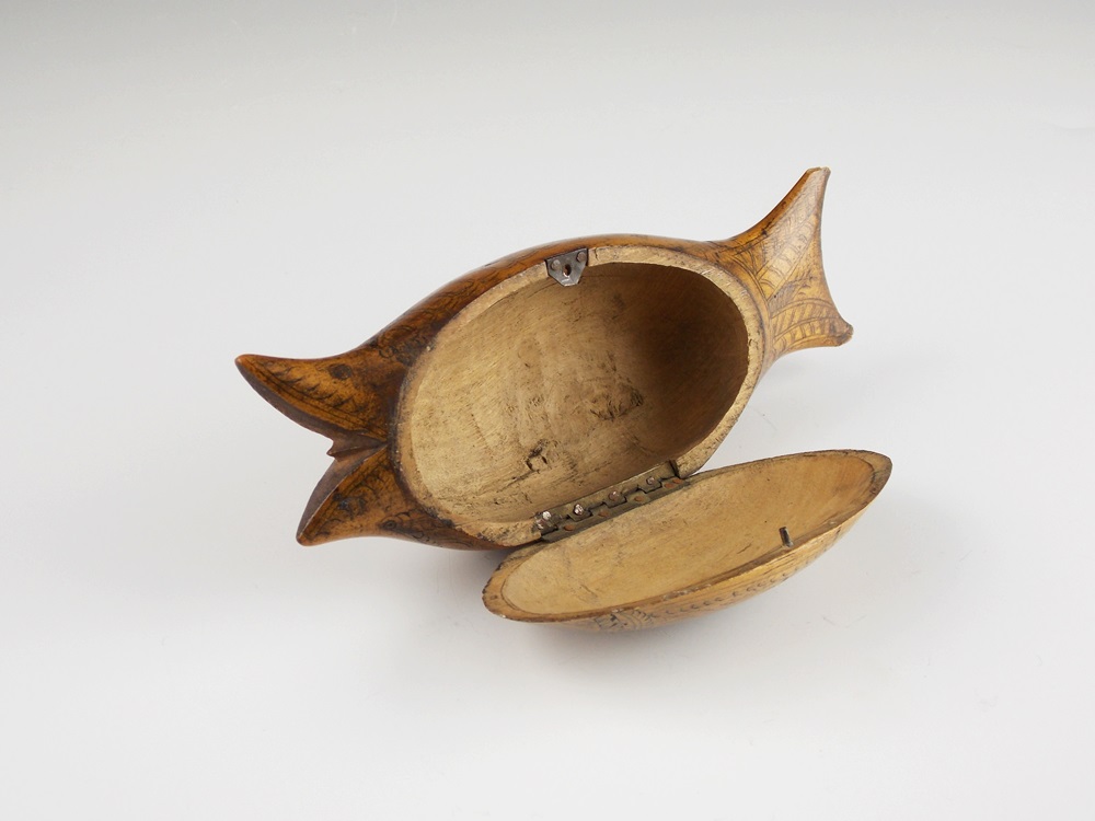 Antique snuff box in the shape of a fish