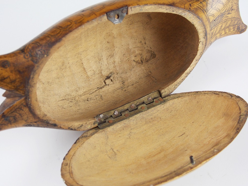 Antique snuff box in the shape of a fish