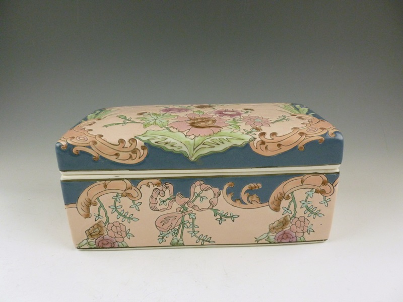 Collection of Vintage Porcelain Pieces