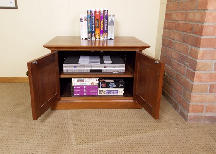 Samsung DVD/VHS Player and Cabinet