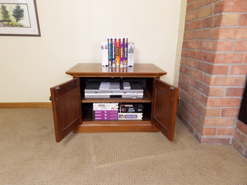 Samsung DVD/VHS Player and Cabinet