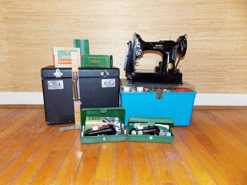 Singer featherweight Portable Sewing Machine