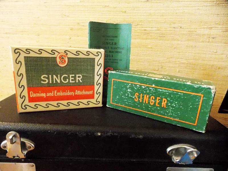 Singer featherweight Portable Sewing Machine