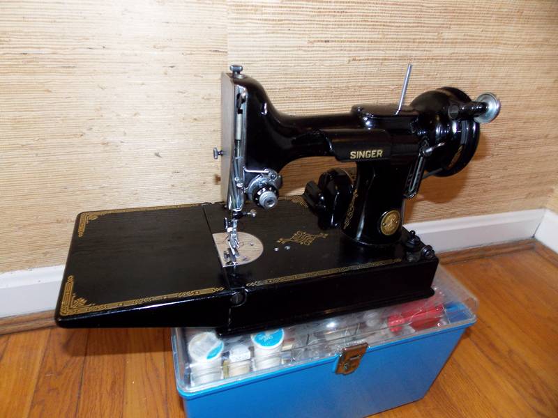 Singer featherweight Portable Sewing Machine
