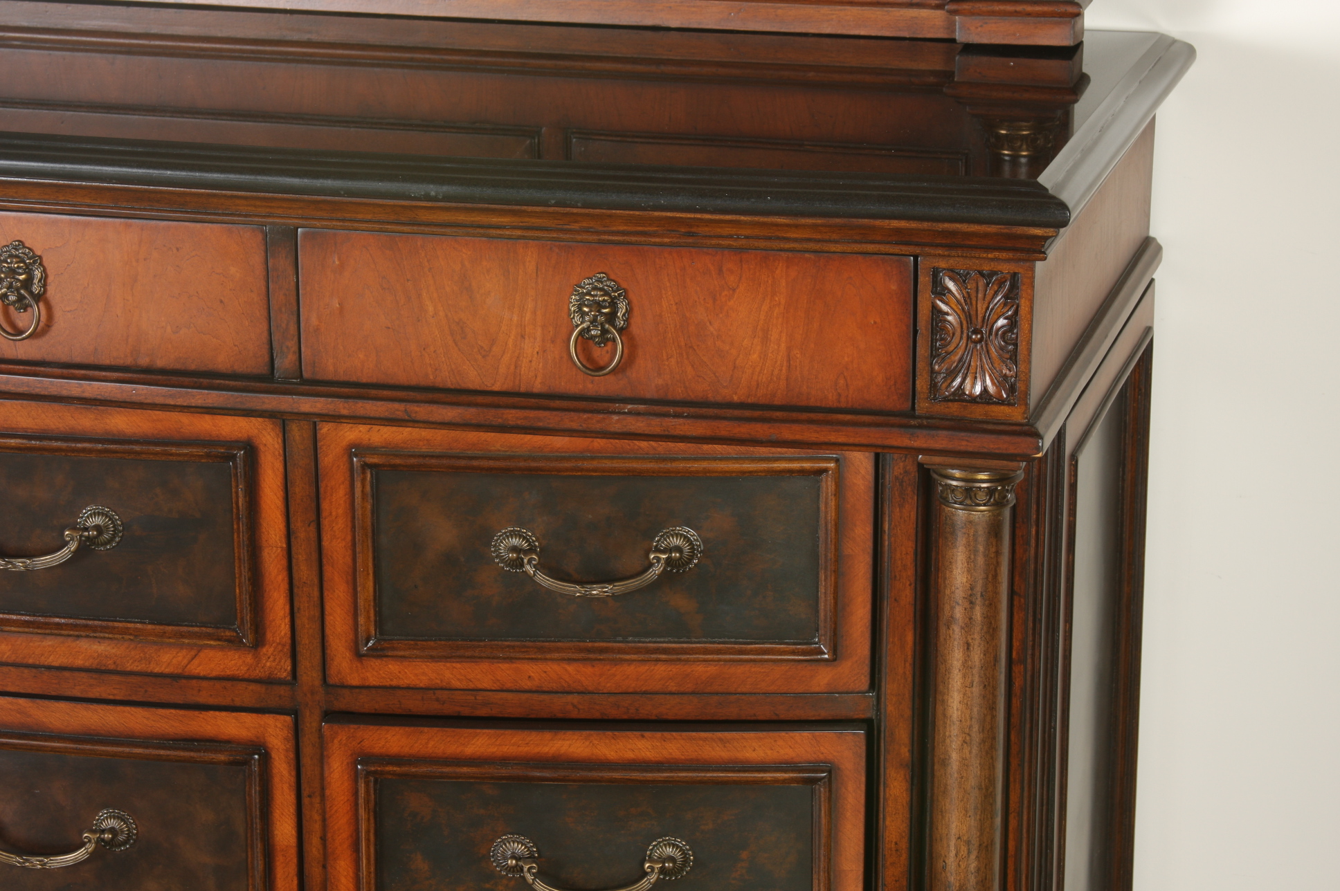 Chest of Drawers/Dresser and Mirror