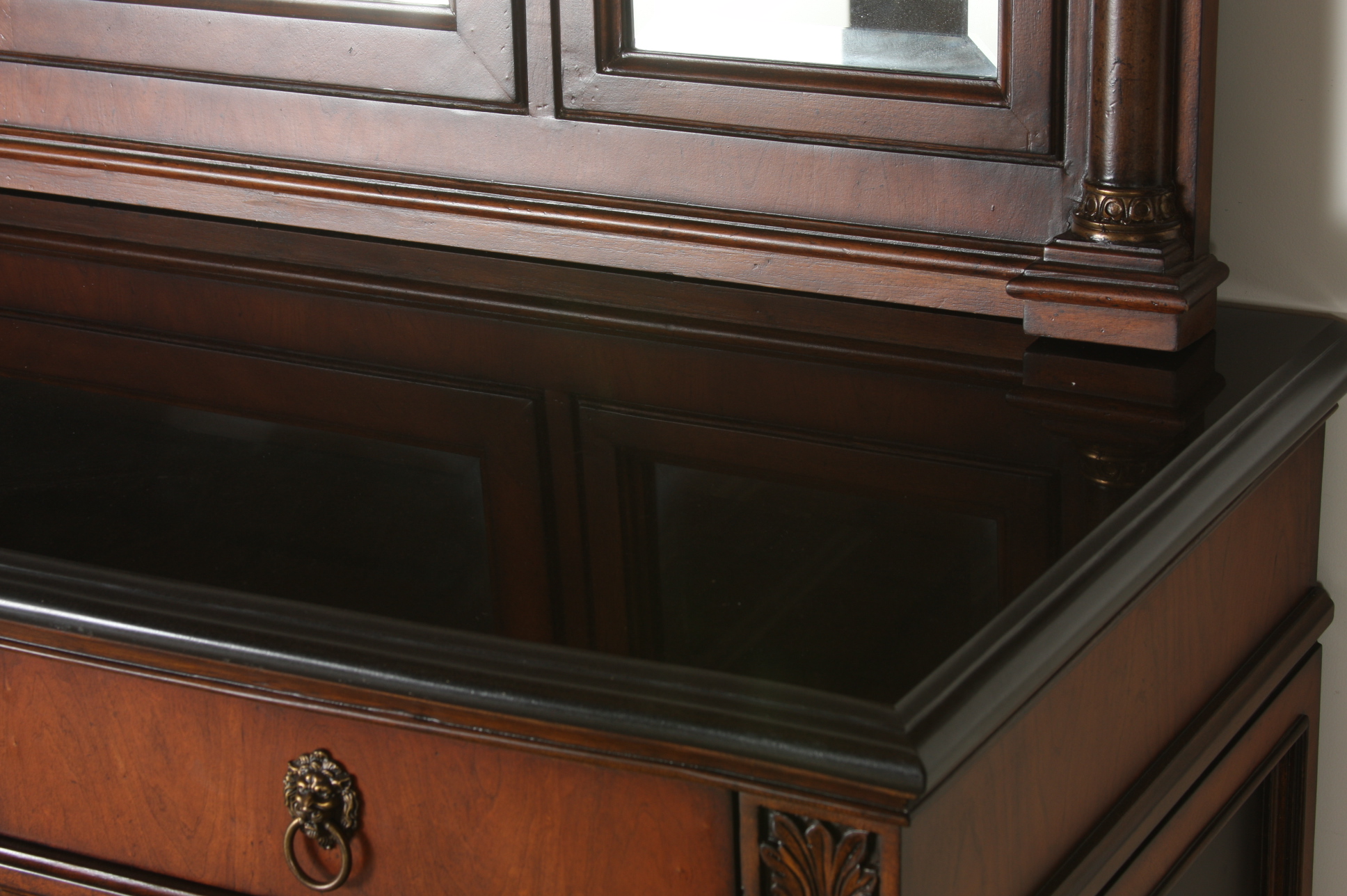 Chest of Drawers/Dresser and Mirror