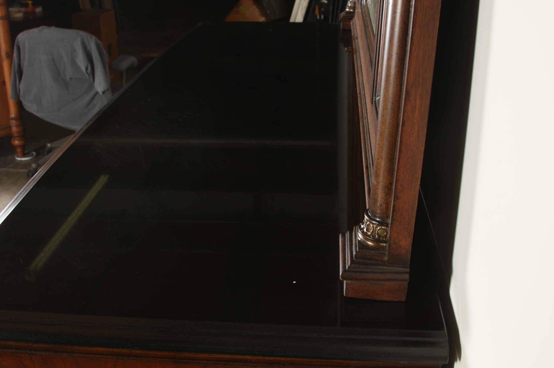 Chest of Drawers/Dresser and Mirror