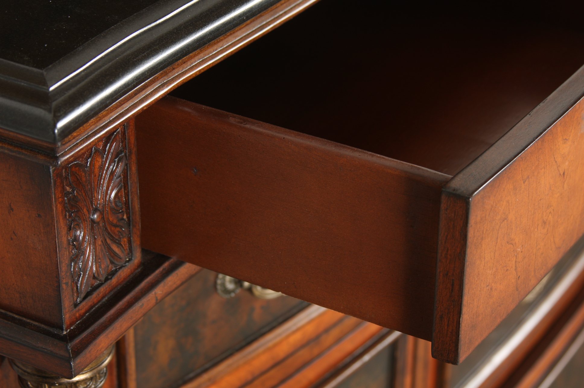 Chest of Drawers/Dresser and Mirror