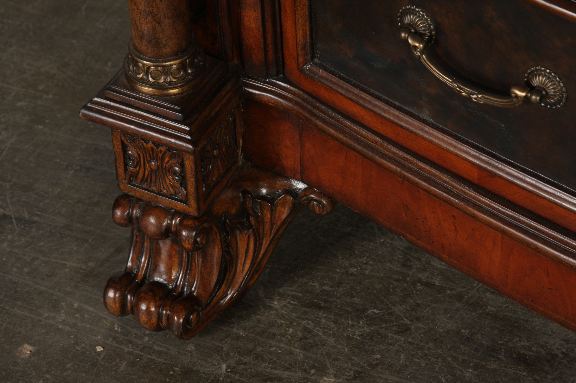 Chest of Drawers/Dresser and Mirror