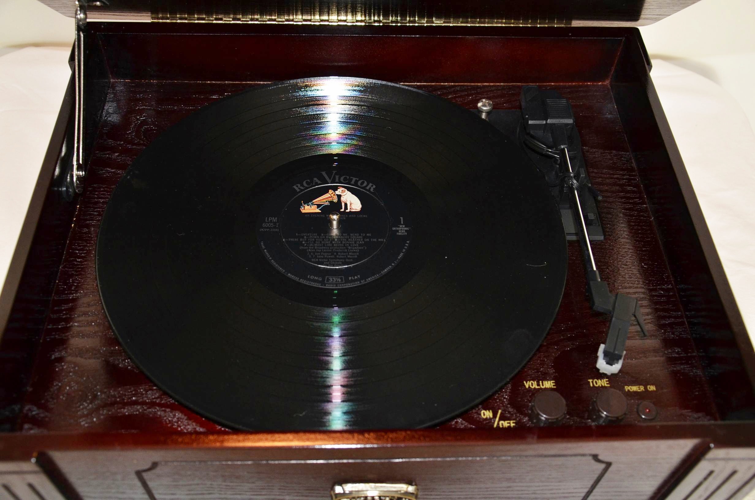 Thomas Collector's Edition, Model TPC-747, turntable record player.