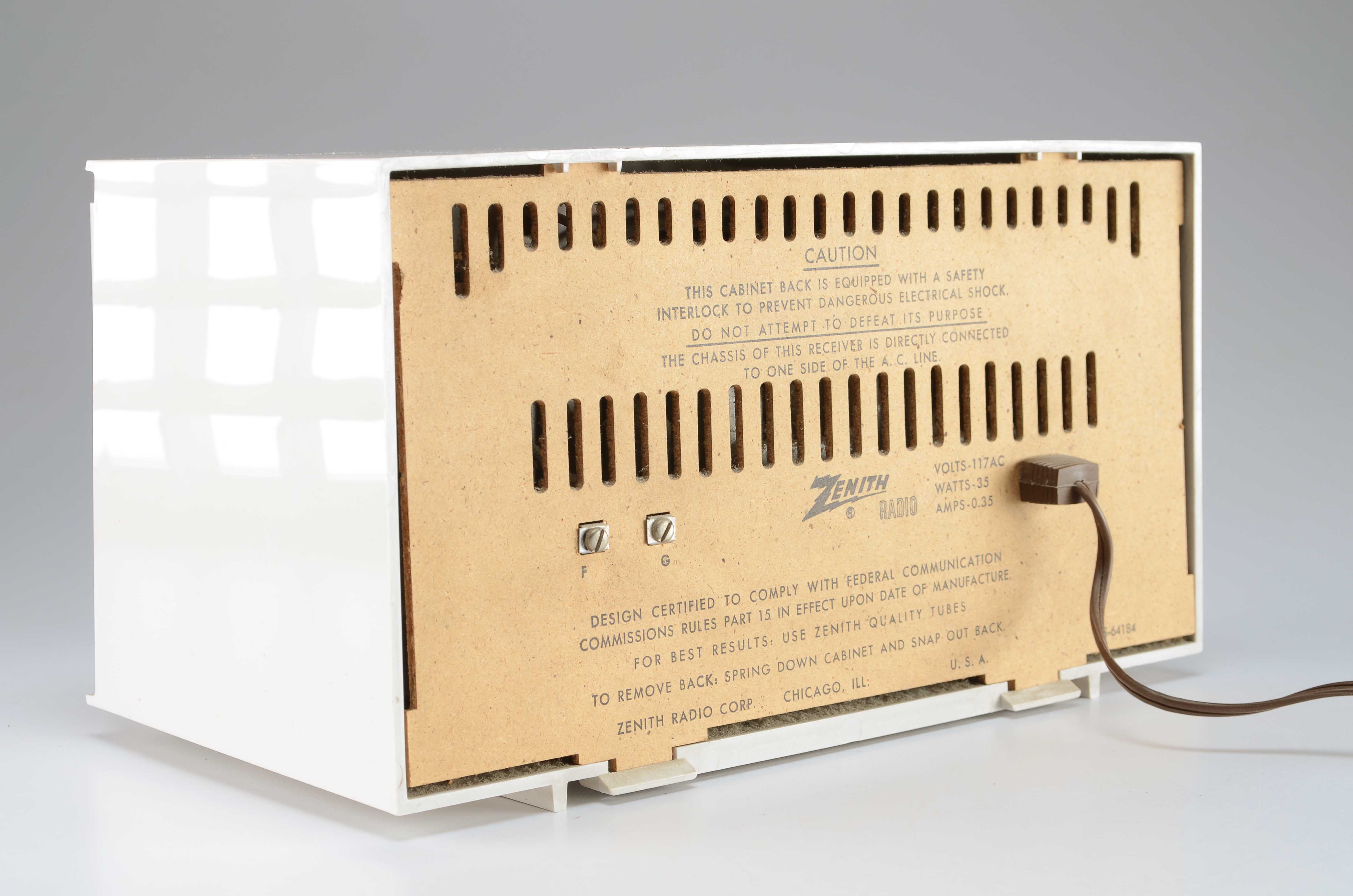 Zenith M723 FM/AM Radio